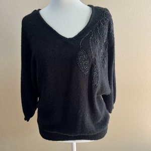 le Chois vintage black embellished with leaves sweater